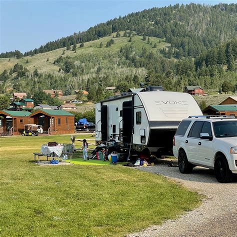 caravan yellowstone|Yellowstone Holiday RV Campground and Cabins。